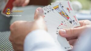 Ang Baccarat ay isang sikat na Card Game na kadalasang nilalaro sa mga Online Casino Gaming.