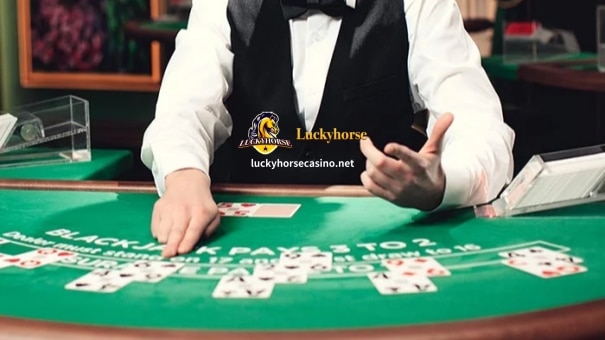 Ang Blackjack ay isang laro ng casino kung saan ang tagumpay ng isang manlalaro ay nakasalalay sa maraming salik,